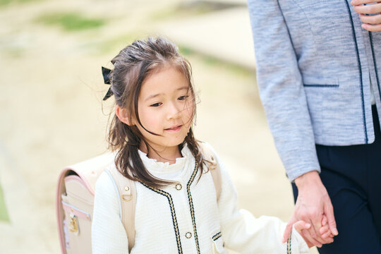 入学式に向かう一年生