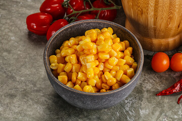 Sweet canned ripe corn grain - 794895550