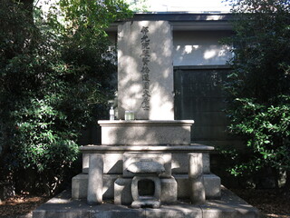 品川区の品川神社裏にある板垣退助の墓
