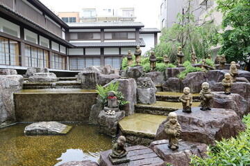 A Japanese temple in Kyoto : a scene of the precincts of Choho-ji Temple