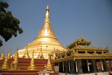 Naklejka premium Myanmar Yangon Shwedagon Paya on a sunny spring day