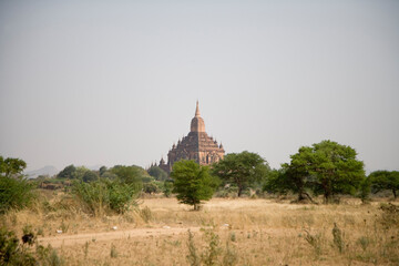 Fototapeta na wymiar Myanmar Ancient city of Bagan on a sunny spring day