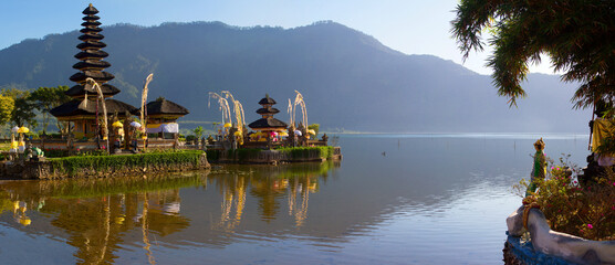 Wassertempel Pura Ulun Danu am Braten-See, Tempelanlage im See, Panorama, Bedugul, Bali, Indonesien