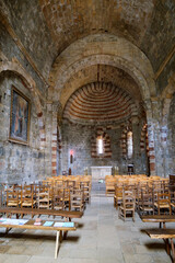 Vue intérieure de l'église de Thines (Ardèche, France)