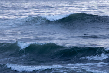Fototapeta premium Ocean waves near the shore