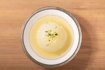 新玉ねぎのコンソメスープ