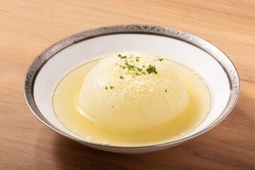 新玉ねぎのコンソメスープ