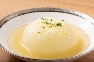 新玉ねぎのコンソメスープ