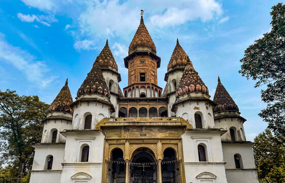 Hangseswari temple is a Hindu ratna temple located in the town of Bansberia