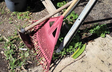 Hand tools for wet cleaning of premises.