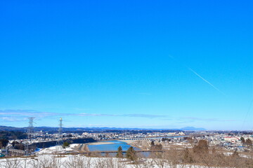 信濃川と雪原（新潟県）