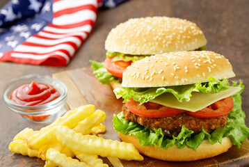 Independence day picnic hot dogs and hamburgers - 795447107