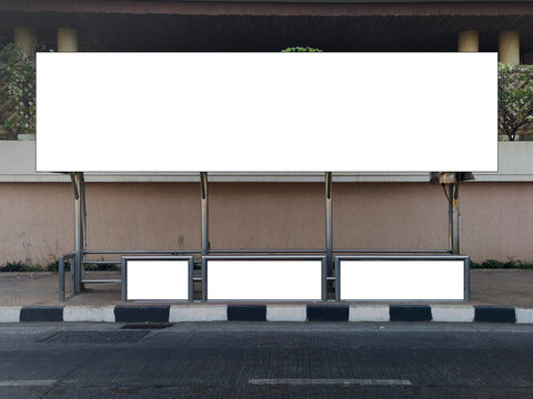 A front view of bus stop in Mumbai, India with blank empty place for commercial banner mockup billboard, ooh, outdoor. Indian bus stop mock-up for branding. A complete bus mockup for advertising.
