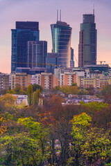 Najwyższe budynki biurowe w centrum Warszawy widok z tarasu widokowego w stronę Dworca Centralnego. 