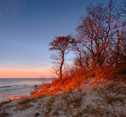 Zachód słońca nad wybrzeżem Morza Bałtyckiego, Kołobrzeg, Polska. - obrazy, fototapety, plakaty