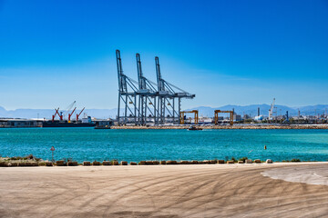 Blick auf den Hafen von Tarragona, Spanien - obrazy, fototapety, plakaty