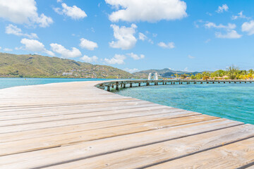 Ponton en bois de la plage des boucaniers à la Pointe Marin à Sainte Anne, Martinique, Antilles...