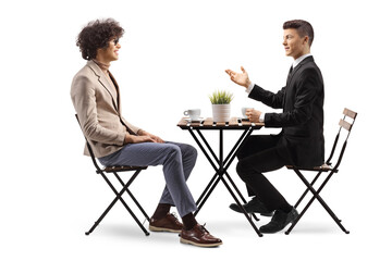 Obraz premium Young male coworkers in a cafe sitting and talking