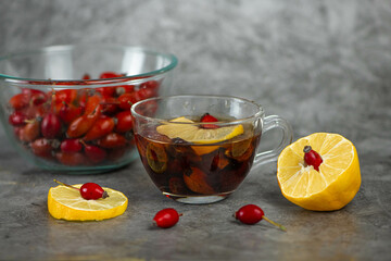 Compositions with rose hips, tea and lemon