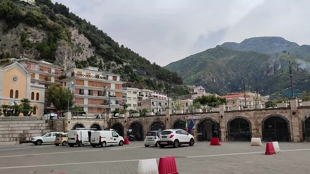 Maiori - Panoramica dalla piazza del porto