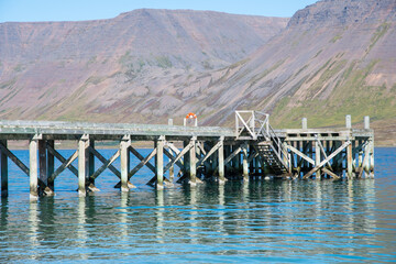 Holtsfjara pier in Onundarfjordur in the icelandic westfjords - obrazy, fototapety, plakaty