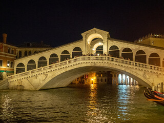 Ponte di Rialto night shot, Venice
