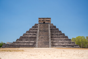 Fototapeta na wymiar Chichén Itzá Mayan ruins on Mexico's Yucatán Peninsula as one of the seven new wonders of the world