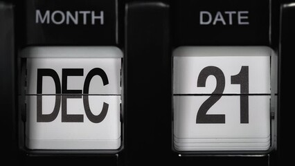 retro flip calendar with a date change from the twentieth of December to the twenty first of December. daily calendar with a change of days of the month. calendar concept, reminders, events. close up.