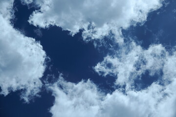 日本の青空と雲