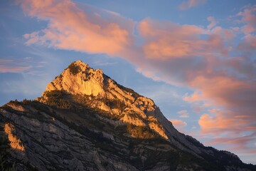 Mountain Peak at Sunset, With The Golden Glow of The Sun Painting The Sky in Hues of Orange And Pink, Generative AI