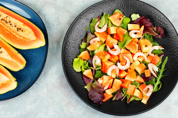 Papaya salad with shrimps.
