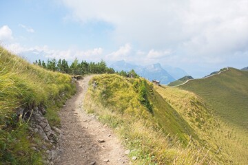 The ridge hike “Klingenstock – Fronalpstock” is a very beautiful hike in central Switzerland. 