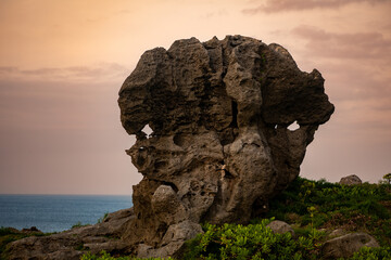 沖永良部島の夕景, 奇岩群,