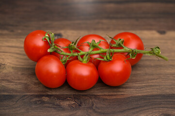 Pomidor cherry gałązka  - obrazy, fototapety, plakaty