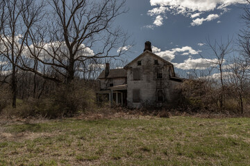 Fototapeta premium Abandoned house in the Delaware Water Gap National Recreation Area