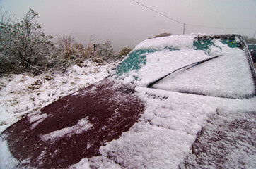 Turismo nas montanhas congeladas de neve em Urubici, Santa Catarina, Brasil