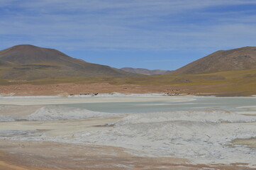 Lago de sal seco no Atacama