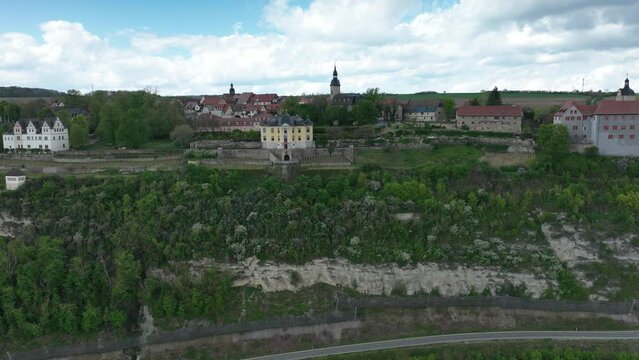 Luftaufnahme Hyperlapse der Landschaft im Saaletal bei Jena mit Dornburger Schlössern in Thüringen, Deutschland