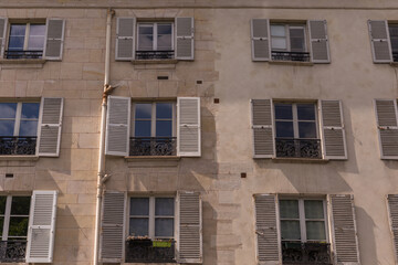 Fototapeta na wymiar facade of an old house
