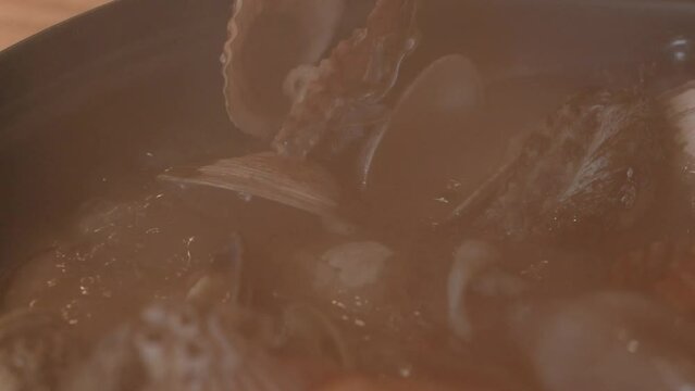 해물 조개탕 해산물 음식 식사 전골