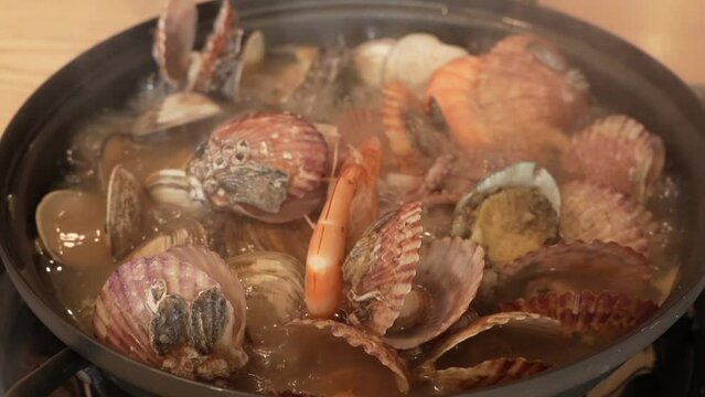 해물 조개탕 해산물 음식 식사 전골