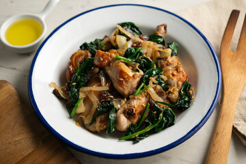 Recipe for fried rabbit with spinach and raisins. Traditional tapa from northern Spain.