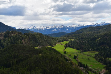 Fototapeta na wymiar Schöne Landschaft bei Truden in Südtirol 