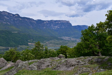 Blick von Castelfeder zum Kalterer See und nach Kaltern 