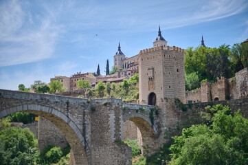 Fototapeta na wymiar The Alcántara Bridge and the Alcazar of Toledo. Castilla la Mancha. Spain