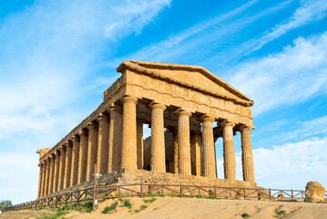The ancient temple of Concordia of the temple's valley in Agrigento Sicily - obrazy, fototapety, plakaty