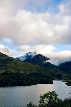 Parque nacional Sangay en ecuador, lagunas de atillo y monta&ntilde;as empinadas de los andes 