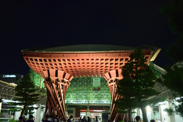 金沢駅の鼓門の夜景
