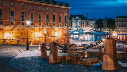 Stockholm, Sweden. Slottsbacken In Old Town Gamla Stan. Famous Popular Destination Scenic Place In Night Lights. - obrazy, fototapety, plakaty