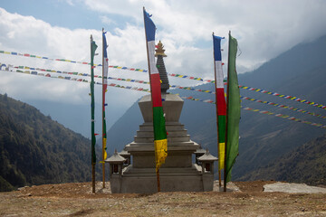 Tibetan Prayer Flags In The Mountains. - obrazy, fototapety, plakaty